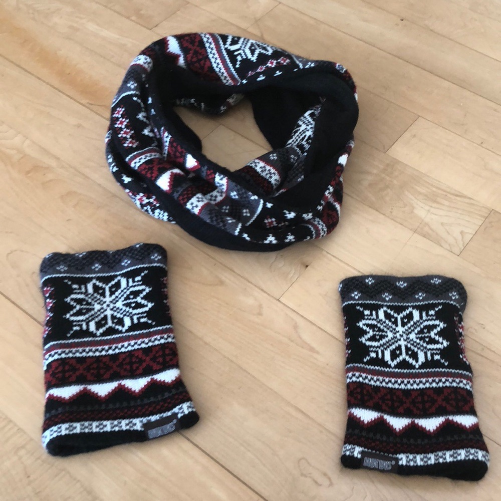 Muk Luks Scarf and Glove Cover Set
